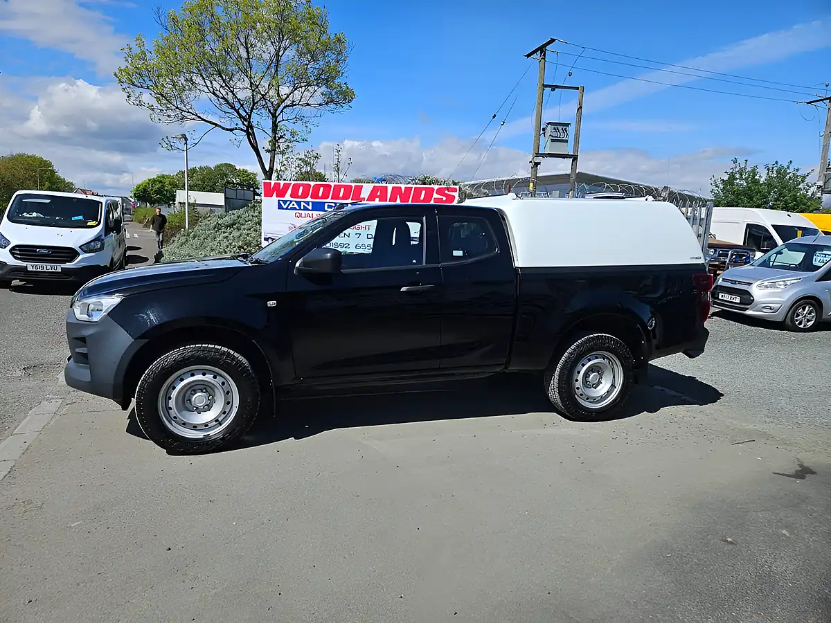 Used 2022 Isuzu D-Max Utility Diff Lock Extended Cab Black - Interior and Exterior details 5
