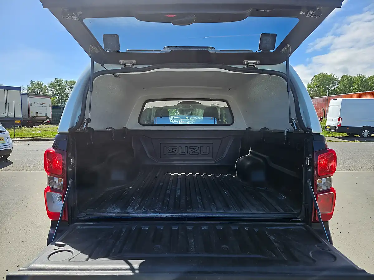 Used 2022 Isuzu D-Max Utility Diff Lock Extended Cab Black - Interior and Exterior details 9