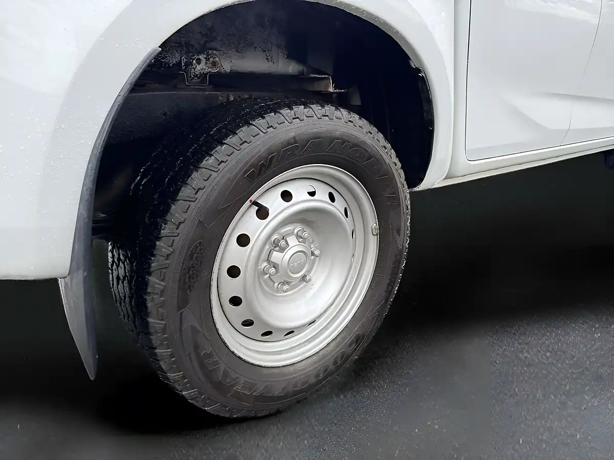 Used 2022 Isuzu D-Max Utility Diff Lock White - Interior and Exterior details 13