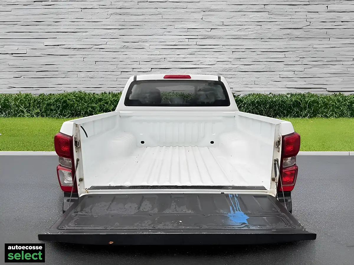 Used 2022 Isuzu D-Max Utility Diff Lock White - Interior and Exterior details 14