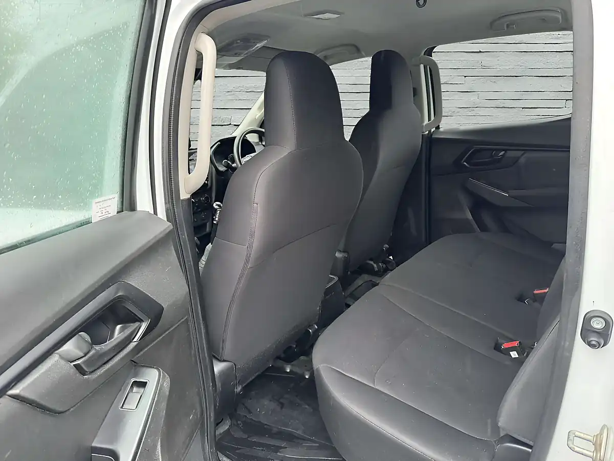 Used 2022 Isuzu D-Max Utility Diff Lock White - Interior and Exterior details 18