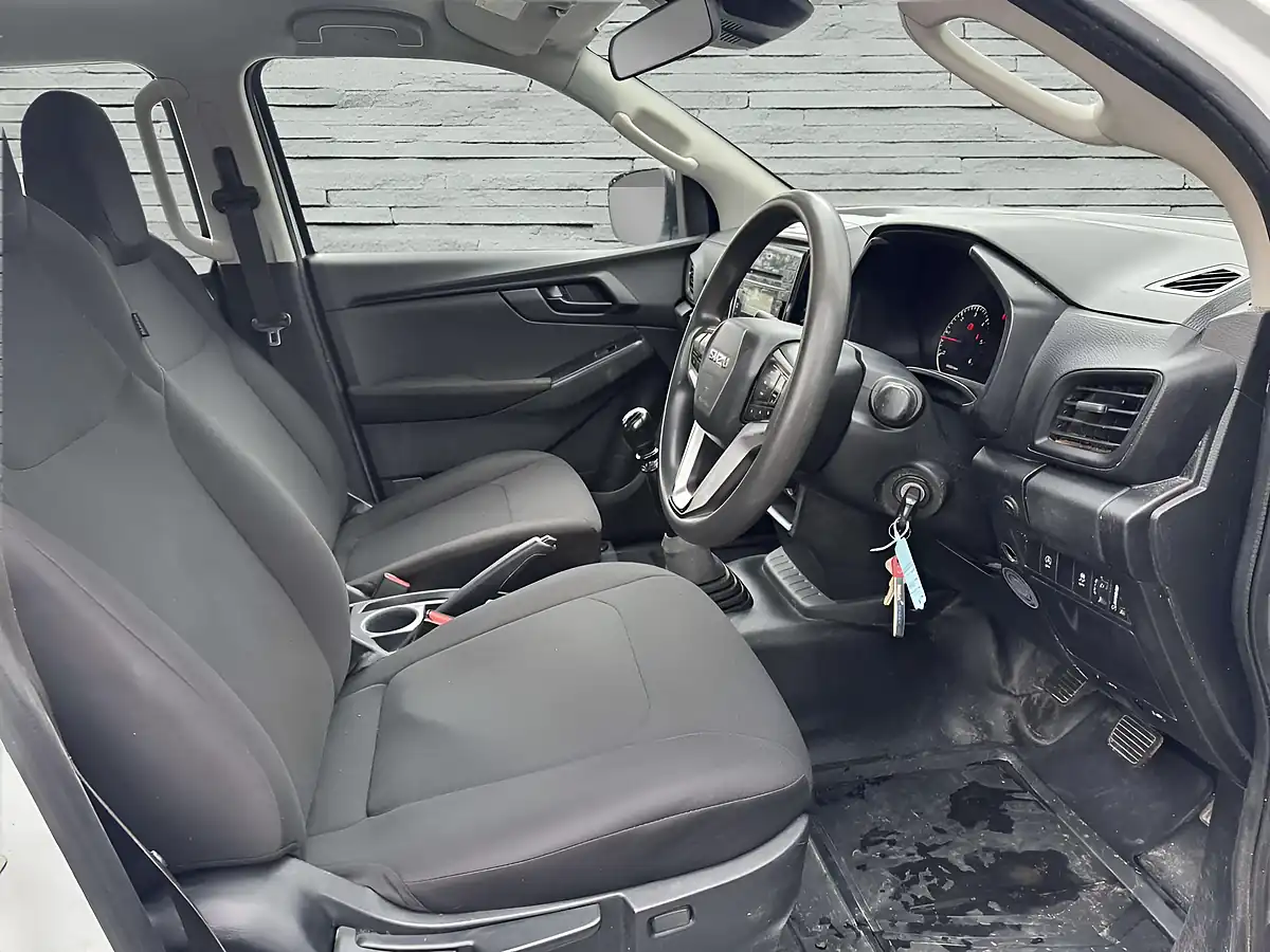 Used 2022 Isuzu D-Max Utility Diff Lock White - Interior and Exterior details 19