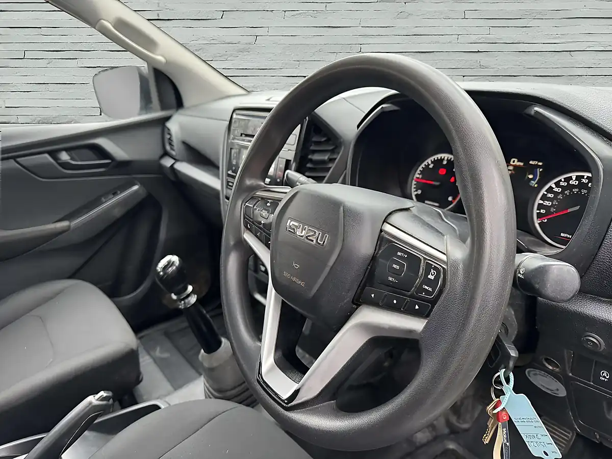 Used 2022 Isuzu D-Max Utility Diff Lock White - Interior and Exterior details 20