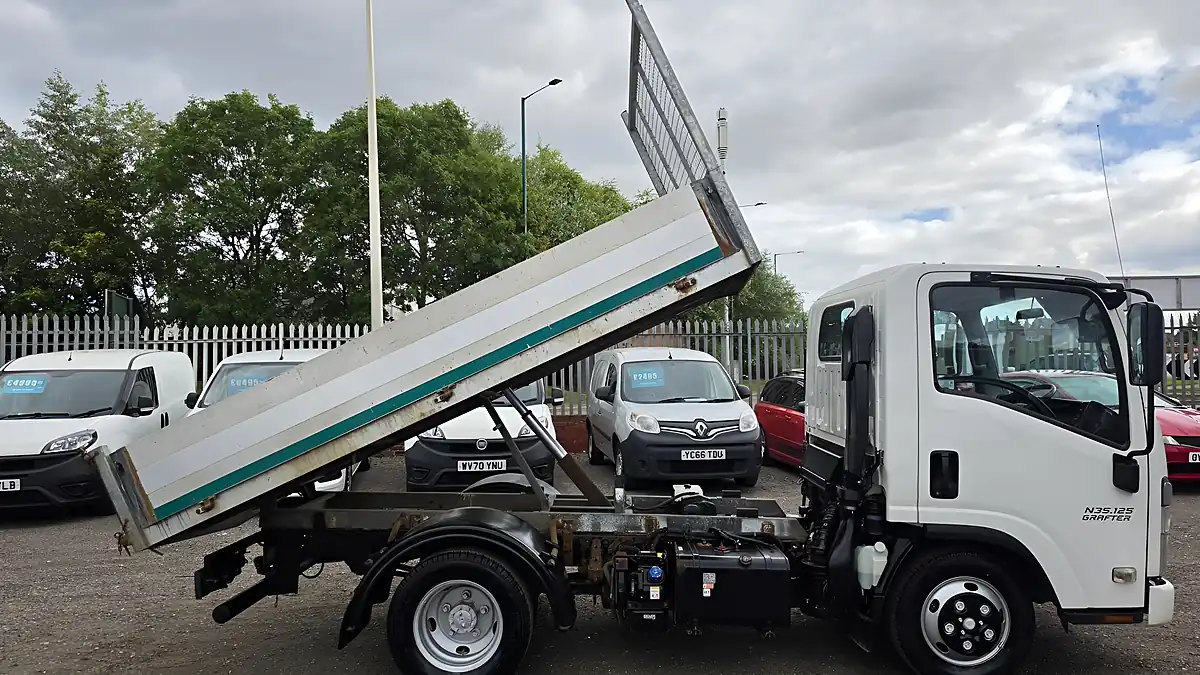 Used 2022 Isuzu Grafter N35 125 S Swb Tipper White - Interior and Exterior details 10