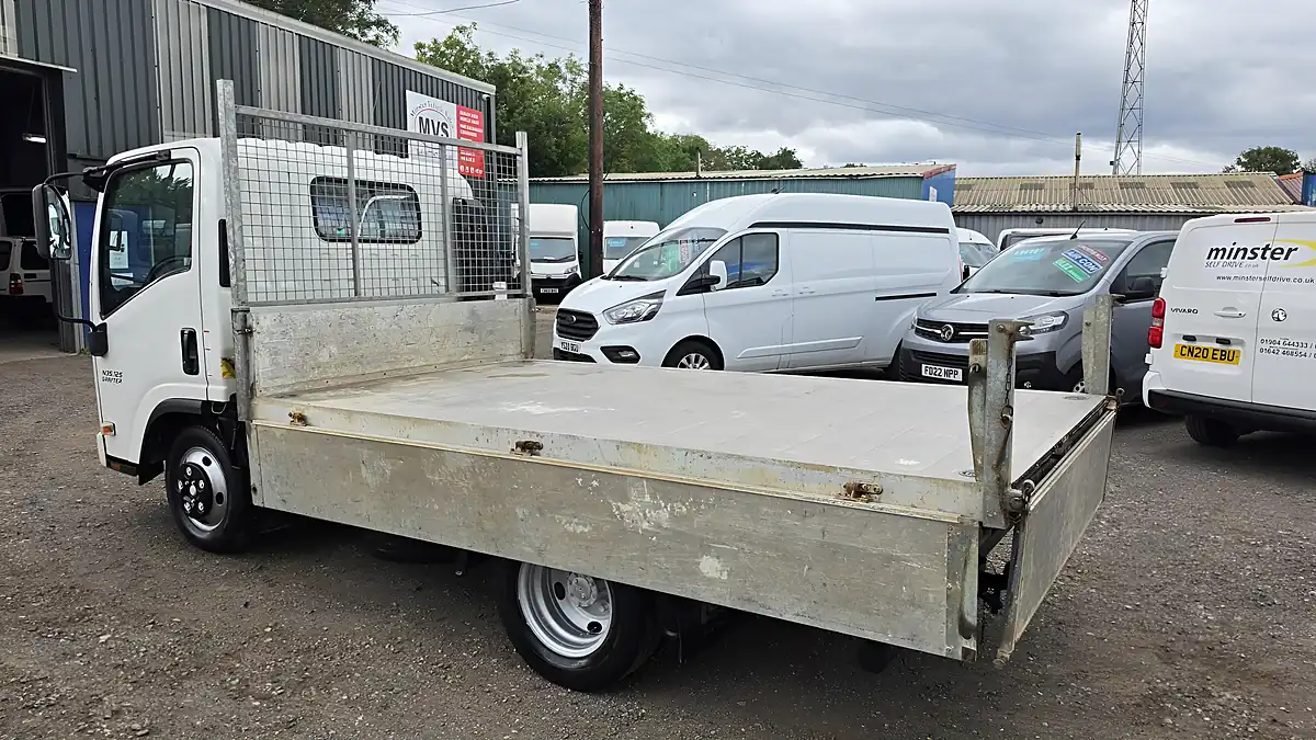 Used 2022 Isuzu Grafter N35 125 S Swb Tipper White - Interior and Exterior details 12
