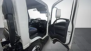 Used 2022 Isuzu Grafter N35 125 S Swb Tipper White - Interior and Exterior details 14