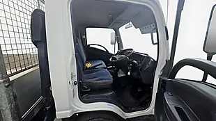 Used 2022 Isuzu Grafter N35 125 S Swb Tipper White - Interior and Exterior details 15