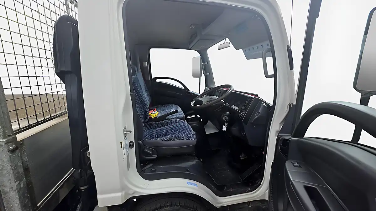 Used 2022 Isuzu Grafter N35 125 S Swb Tipper White - Interior and Exterior details 15