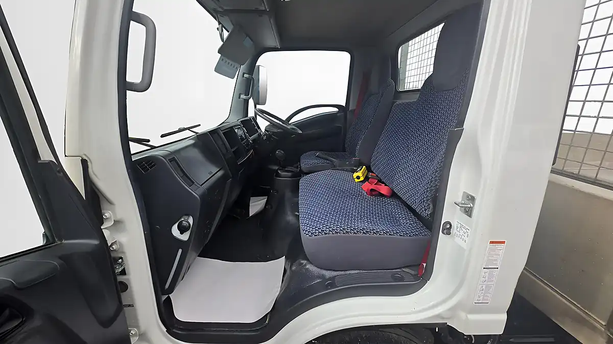 Used 2022 Isuzu Grafter N35 125 S Swb Tipper White - Interior and Exterior details 16