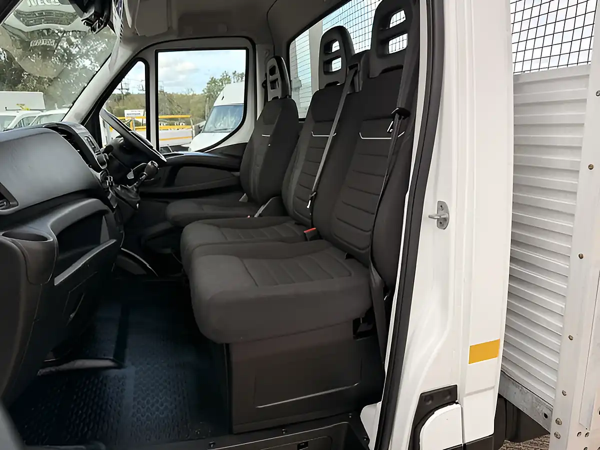 Used 2022 Iveco Daily 35 Lwb Alloy Dropside With 500kg Tail Lift White - Interior and Exterior details 11