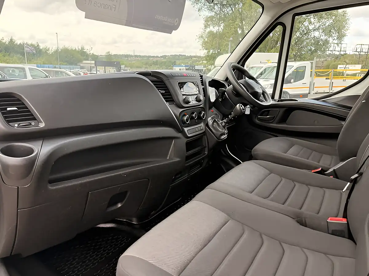 Used 2022 Iveco Daily 35 Lwb Alloy Dropside With 500kg Tail Lift White - Interior and Exterior details 12