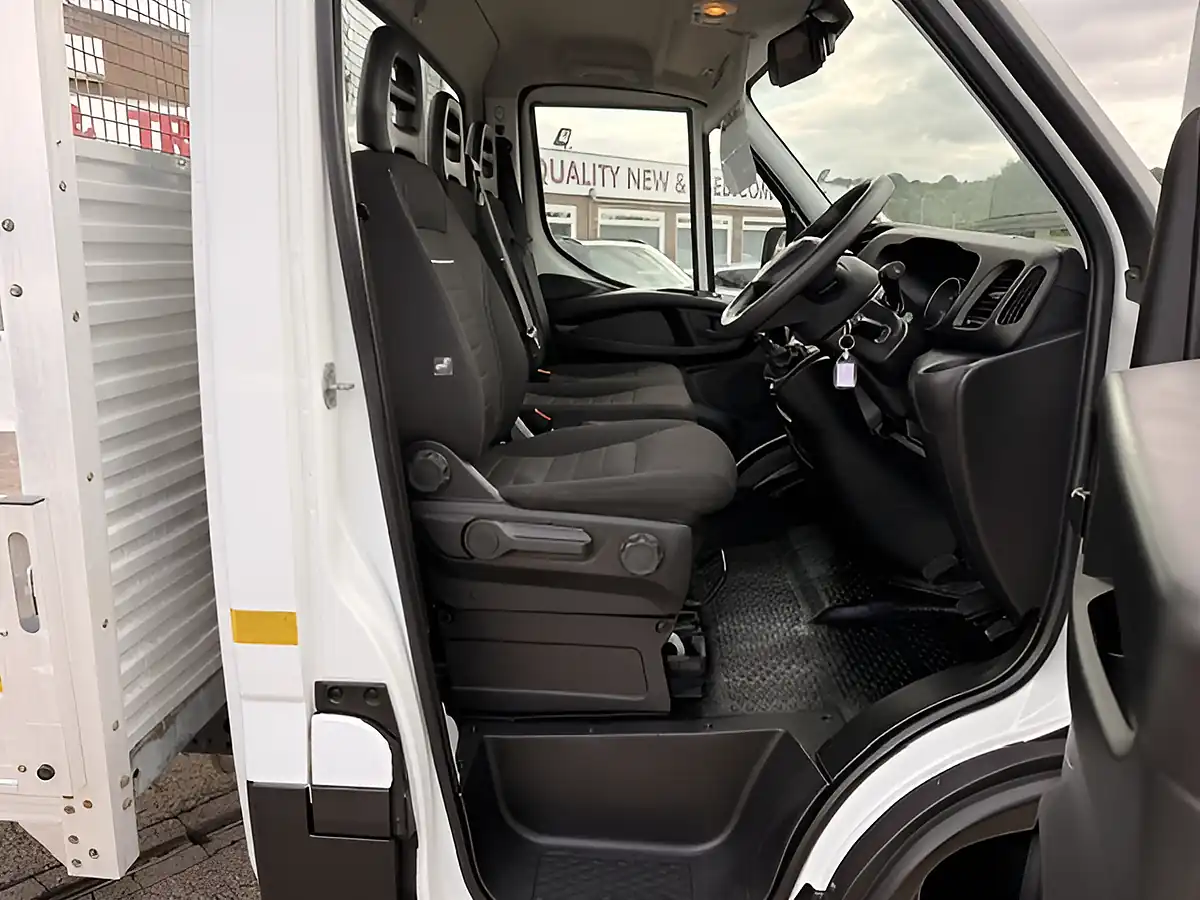 Used 2022 Iveco Daily 35 Lwb Alloy Dropside With 500kg Tail Lift White - Interior and Exterior details 13