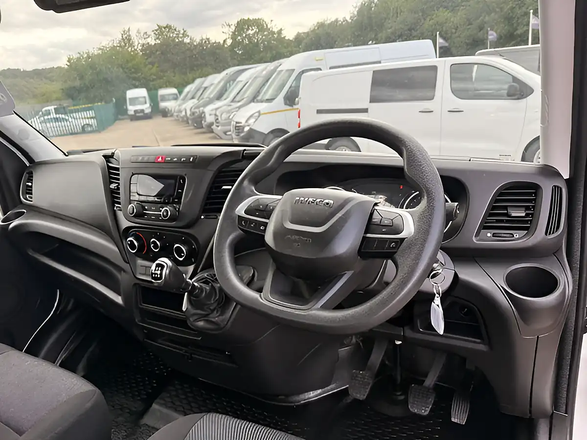 Used 2022 Iveco Daily 35 Lwb Alloy Dropside With 500kg Tail Lift White - Interior and Exterior details 14