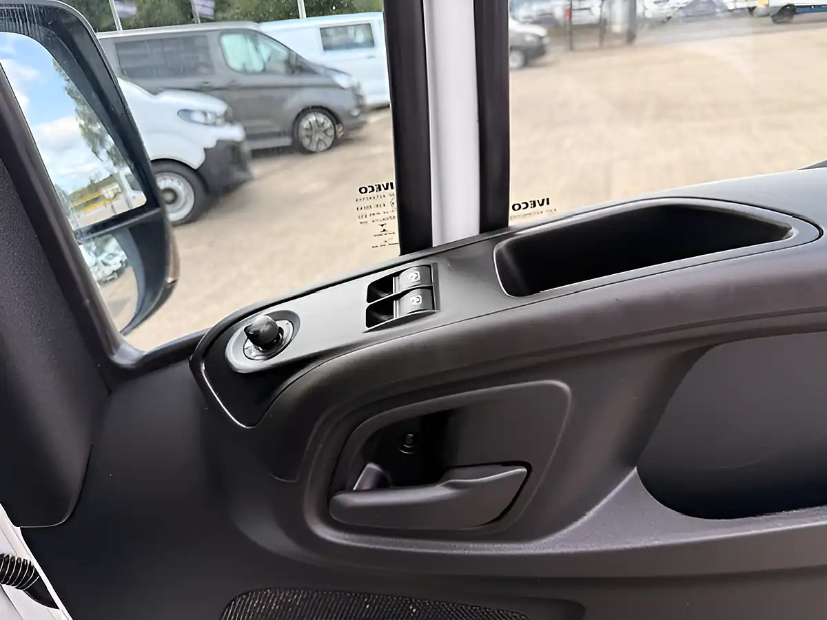 Used 2022 Iveco Daily 35 Lwb Alloy Dropside With 500kg Tail Lift White - Interior and Exterior details 15