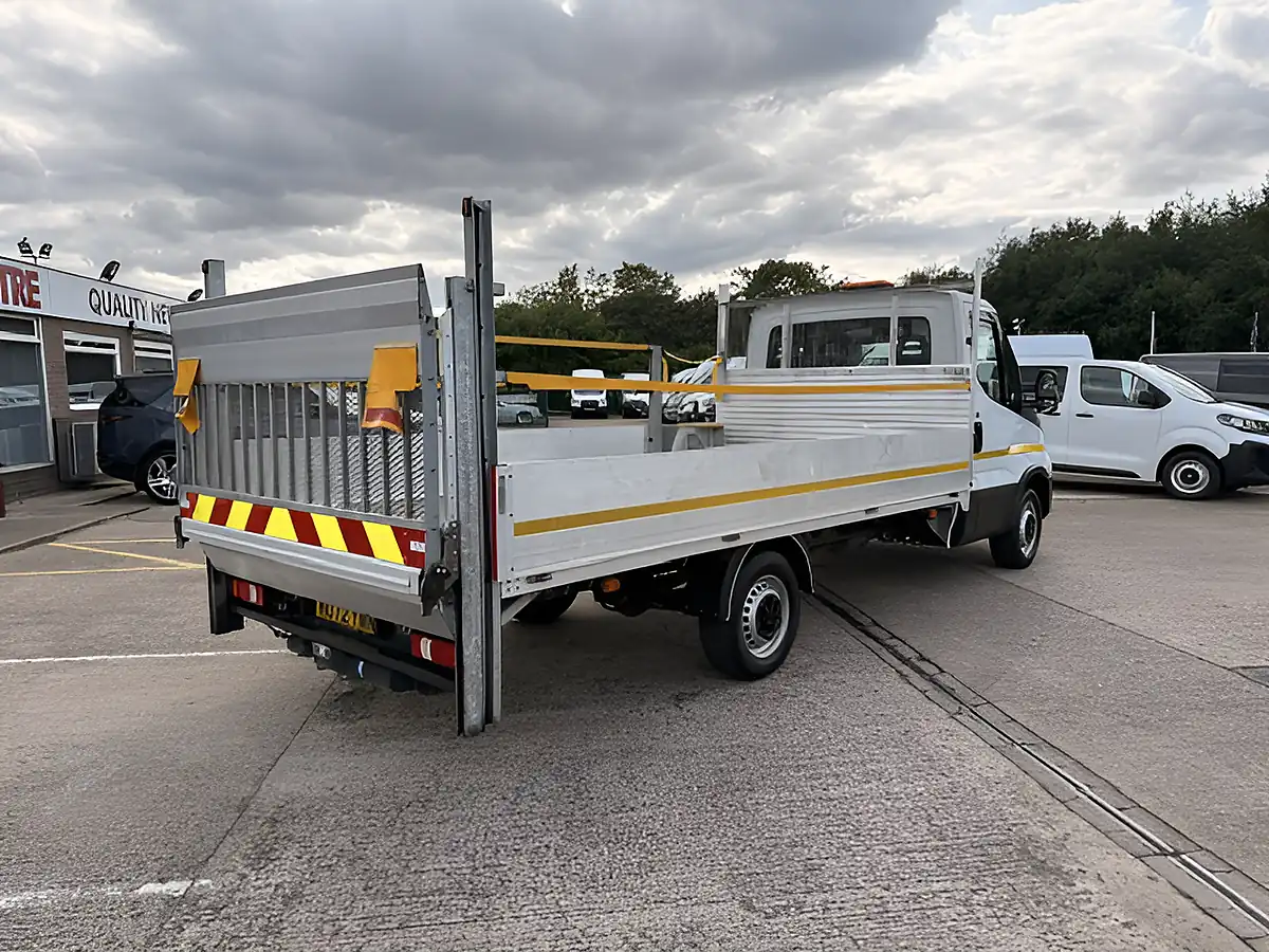 Used 2022 Iveco Daily 35 Lwb Alloy Dropside With 500kg Tail Lift White - Interior and Exterior details 3