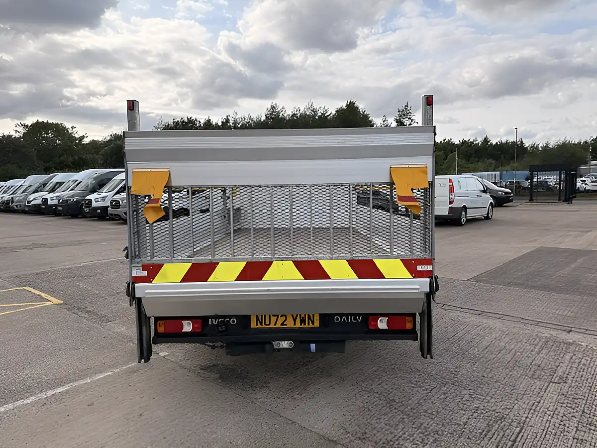 Used 2022 Iveco Daily 35 Lwb Alloy Dropside With 500kg Tail Lift White - Interior and Exterior details 4