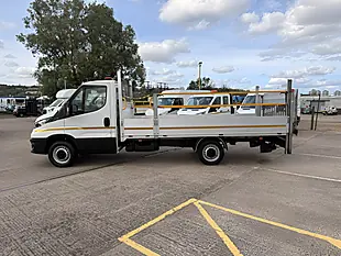 Used 2022 Iveco Daily 35 Lwb Alloy Dropside With 500kg Tail Lift White - Interior and Exterior details 7