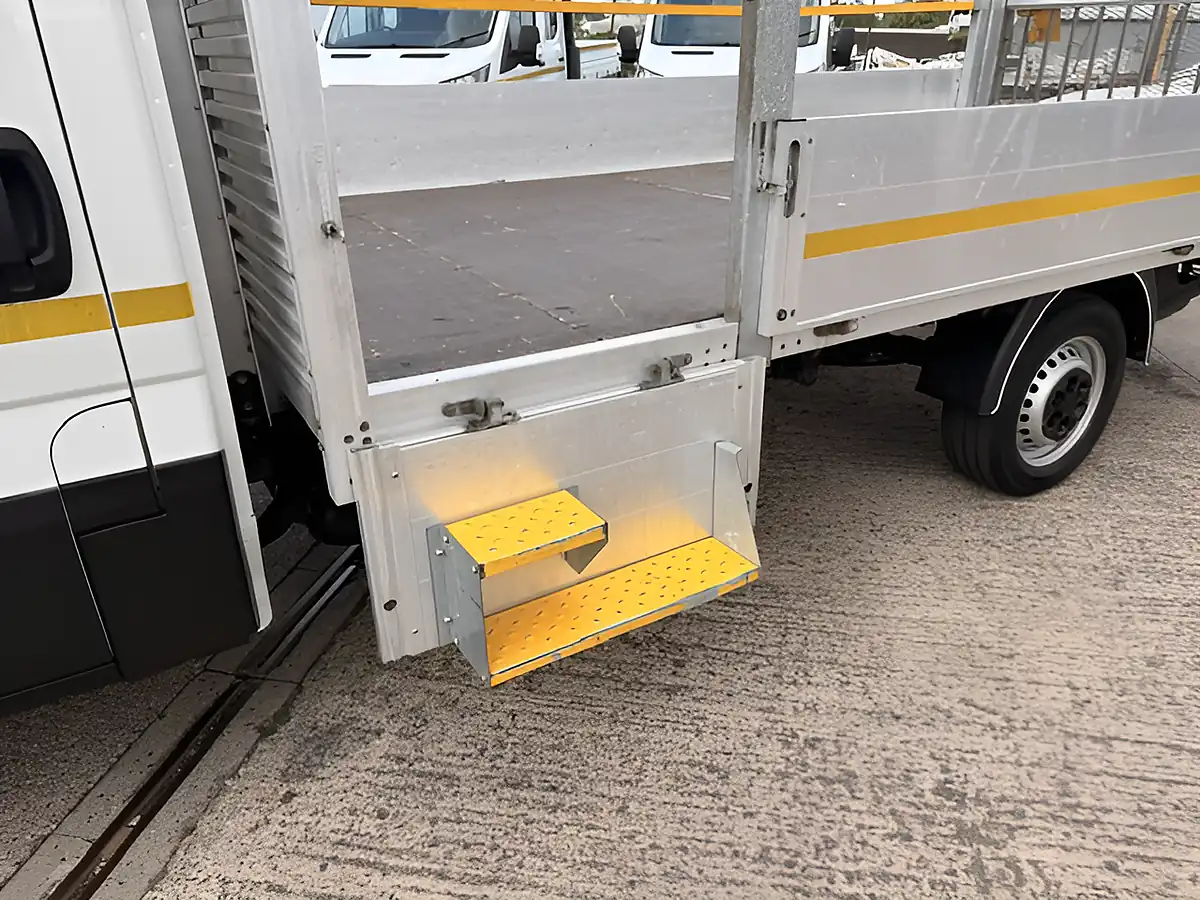 Used 2022 Iveco Daily 35 Lwb Alloy Dropside With 500kg Tail Lift White - Interior and Exterior details 8