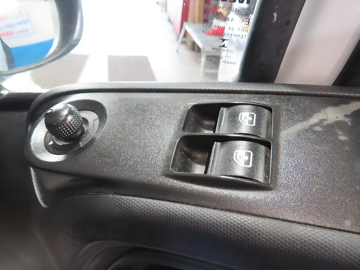 Used 2022 Iveco Daily 35S14 Single Cab Dropside White - Interior and Exterior details 7