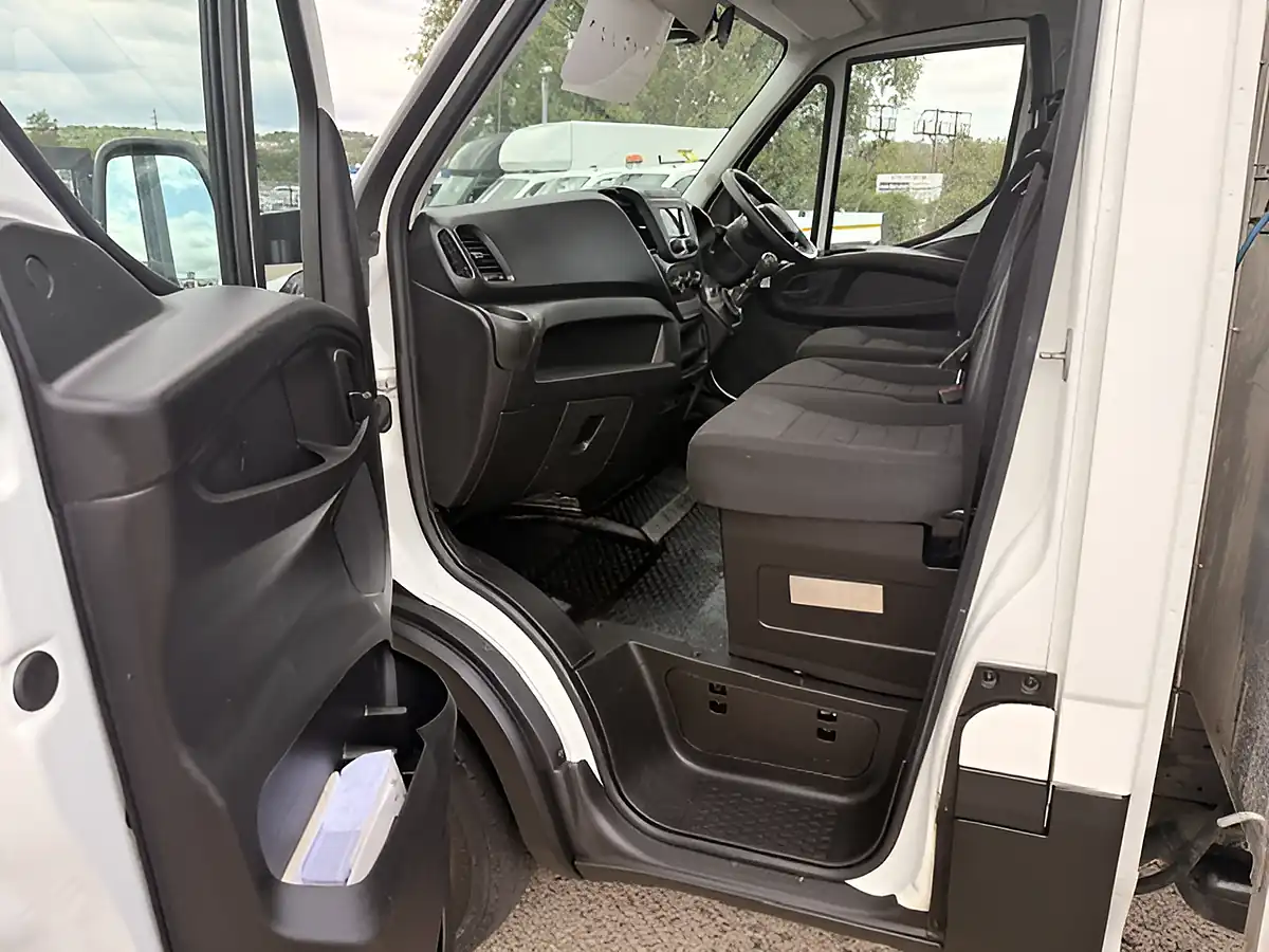 Used 2022 Iveco Daily Business Lwb White - Interior and Exterior details 11
