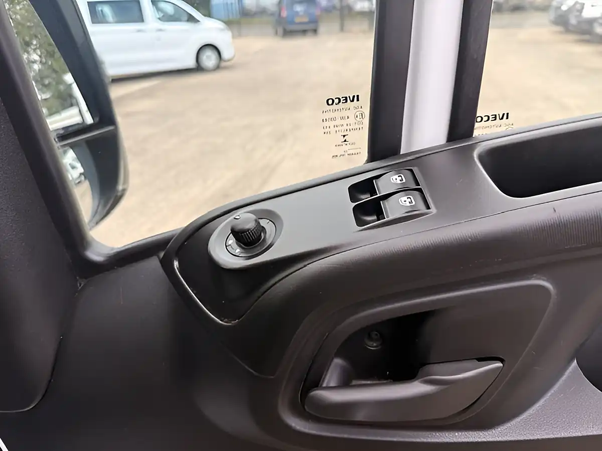 Used 2022 Iveco Daily Business Lwb White - Interior and Exterior details 15