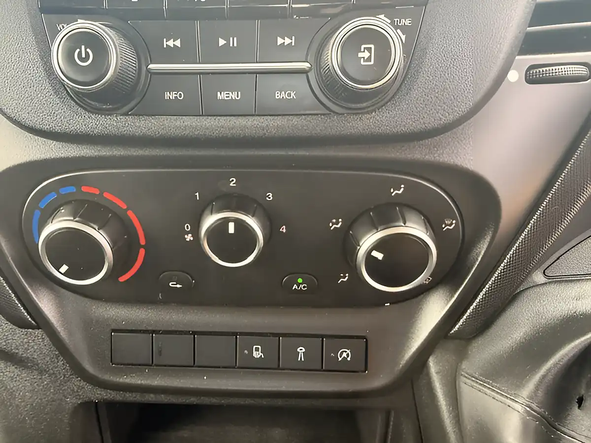 Used 2022 Iveco Daily Business Lwb White - Interior and Exterior details 17