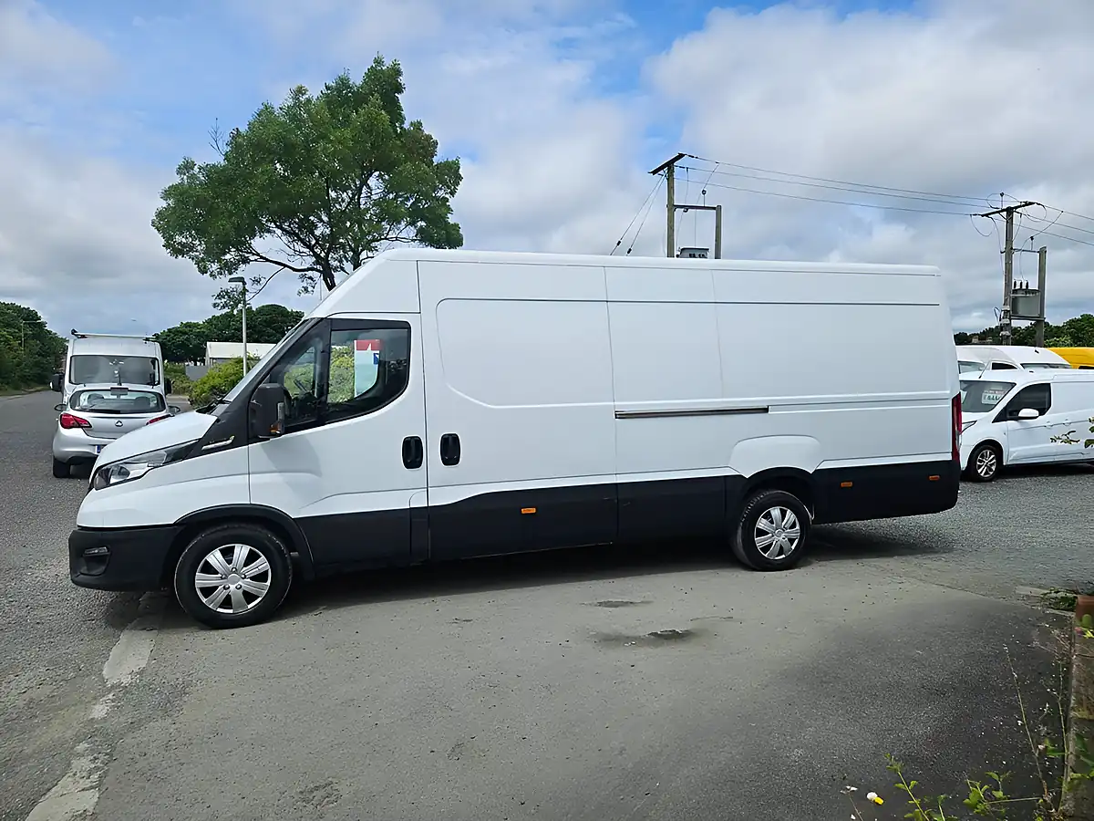 Used 2022 Iveco Daily Lwb White - Interior and Exterior details 5