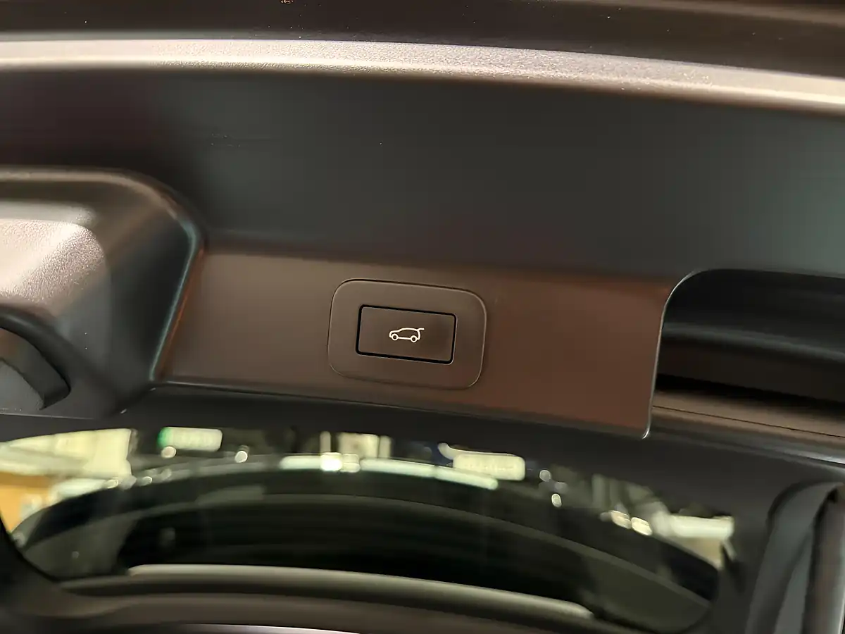 Used 2022 Jaguar F-Pace R-Dynamic Black Black - Interior and Exterior details 15