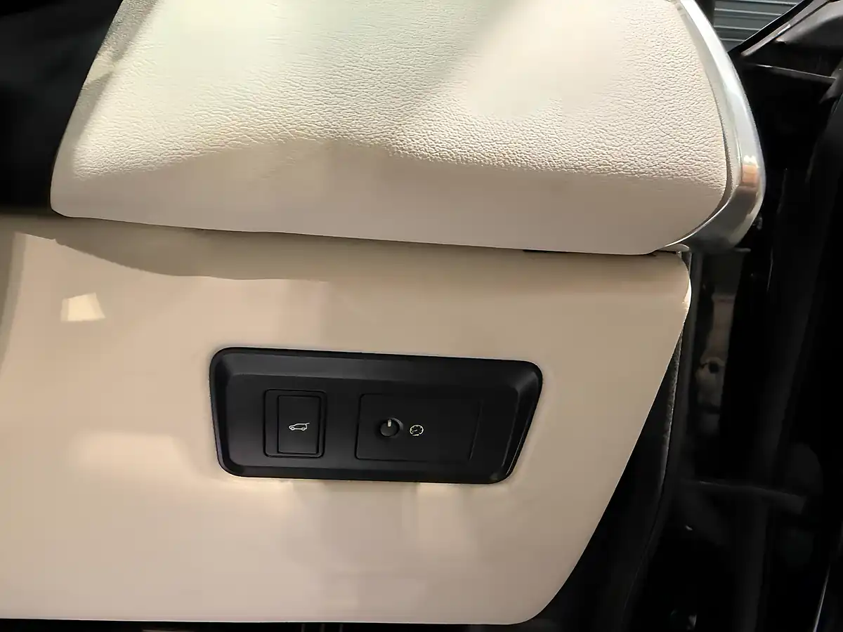 Used 2022 Jaguar F-Pace R-Dynamic Black Black - Interior and Exterior details 17