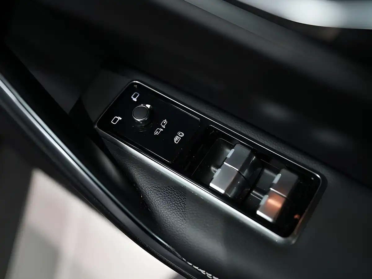 Used 2022 Jaguar F-Pace R-Dynamic Black Santorini Black - Interior and Exterior details 9