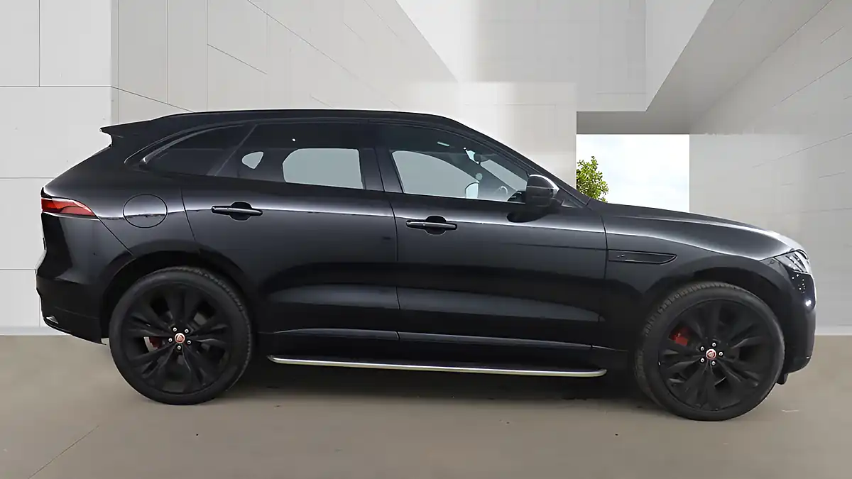Used 2022 Jaguar F-Pace R-Dynamic Hse Ultimate Black - Interior and Exterior details 13
