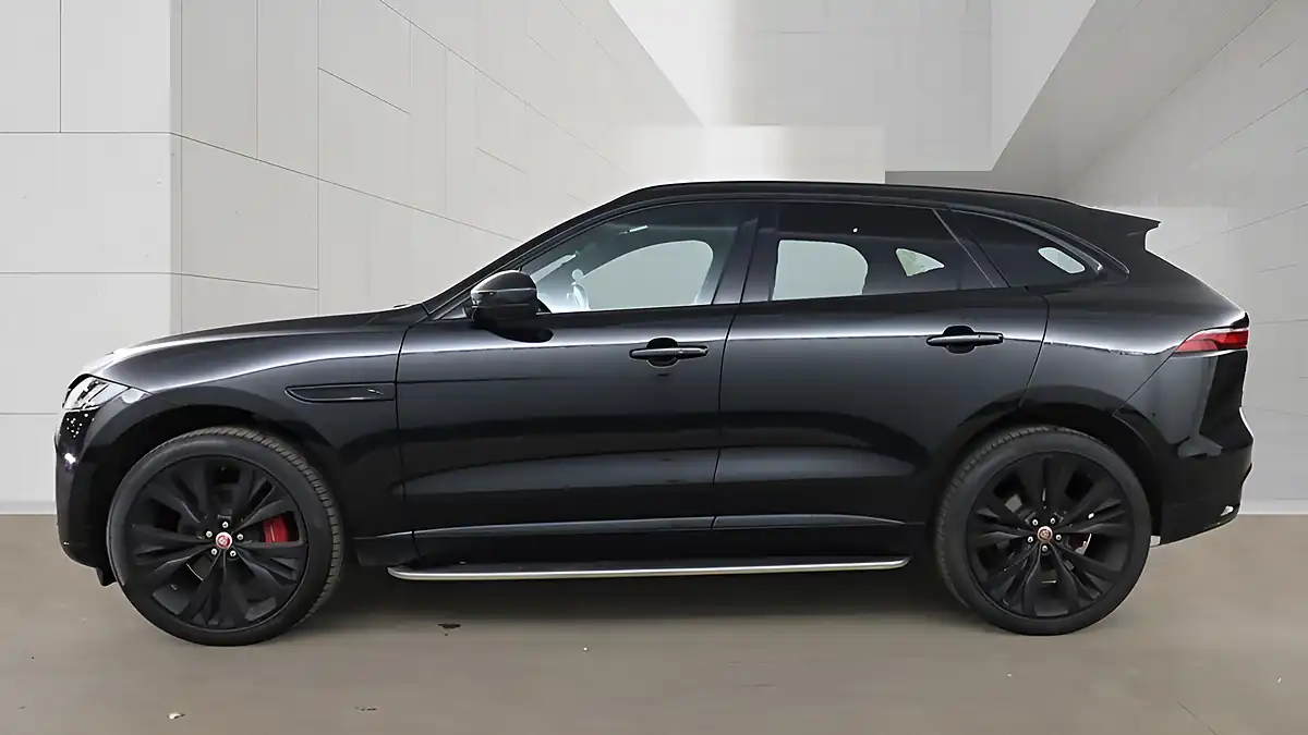 Used 2022 Jaguar F-Pace R-Dynamic Hse Ultimate Black - Interior and Exterior details 14