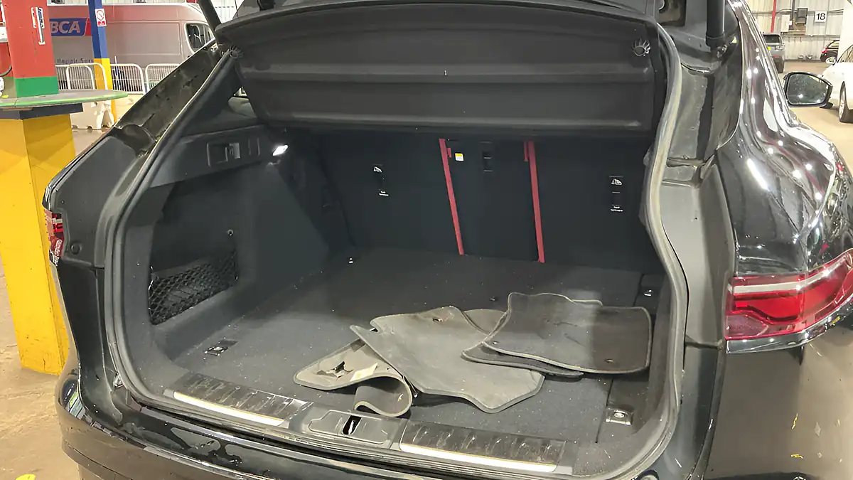 Used 2022 Jaguar F-Pace R-Dynamic Hse Ultimate Black - Interior and Exterior details 15