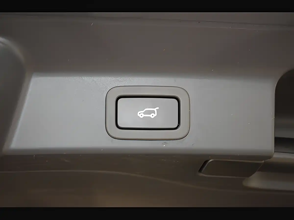 Used 2022 Jaguar F-Pace R-Dynamic S Eiger Grey - Interior and Exterior details 10