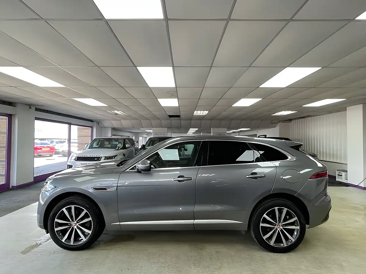 Used 2022 Jaguar F-Pace R-Dynamic Se Grey - Interior and Exterior details 10