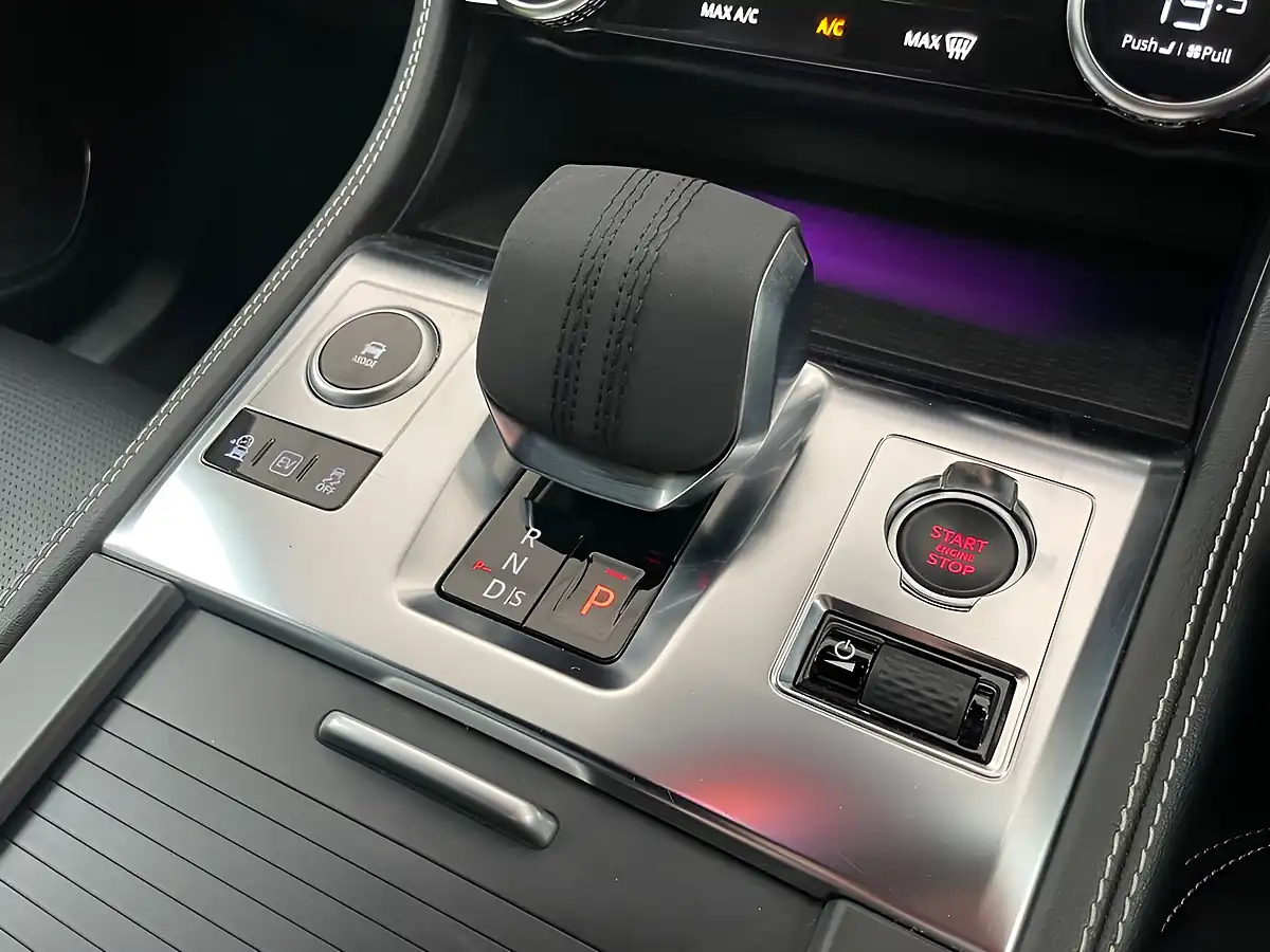 Used 2022 Jaguar F-Pace R-Dynamic Se Grey - Interior and Exterior details 20