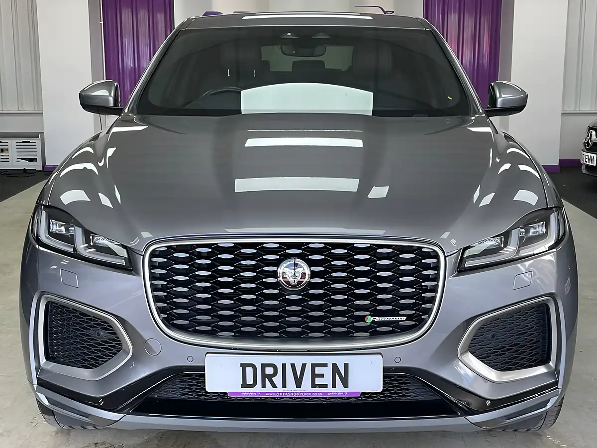 Used 2022 Jaguar F-Pace R-Dynamic Se Grey - Interior and Exterior details 6