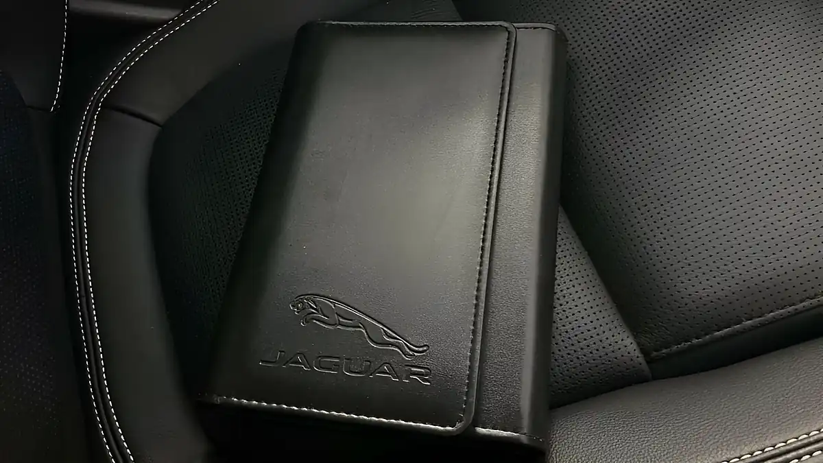 Used 2022 Jaguar I-Pace Se Black - Interior and Exterior details 17