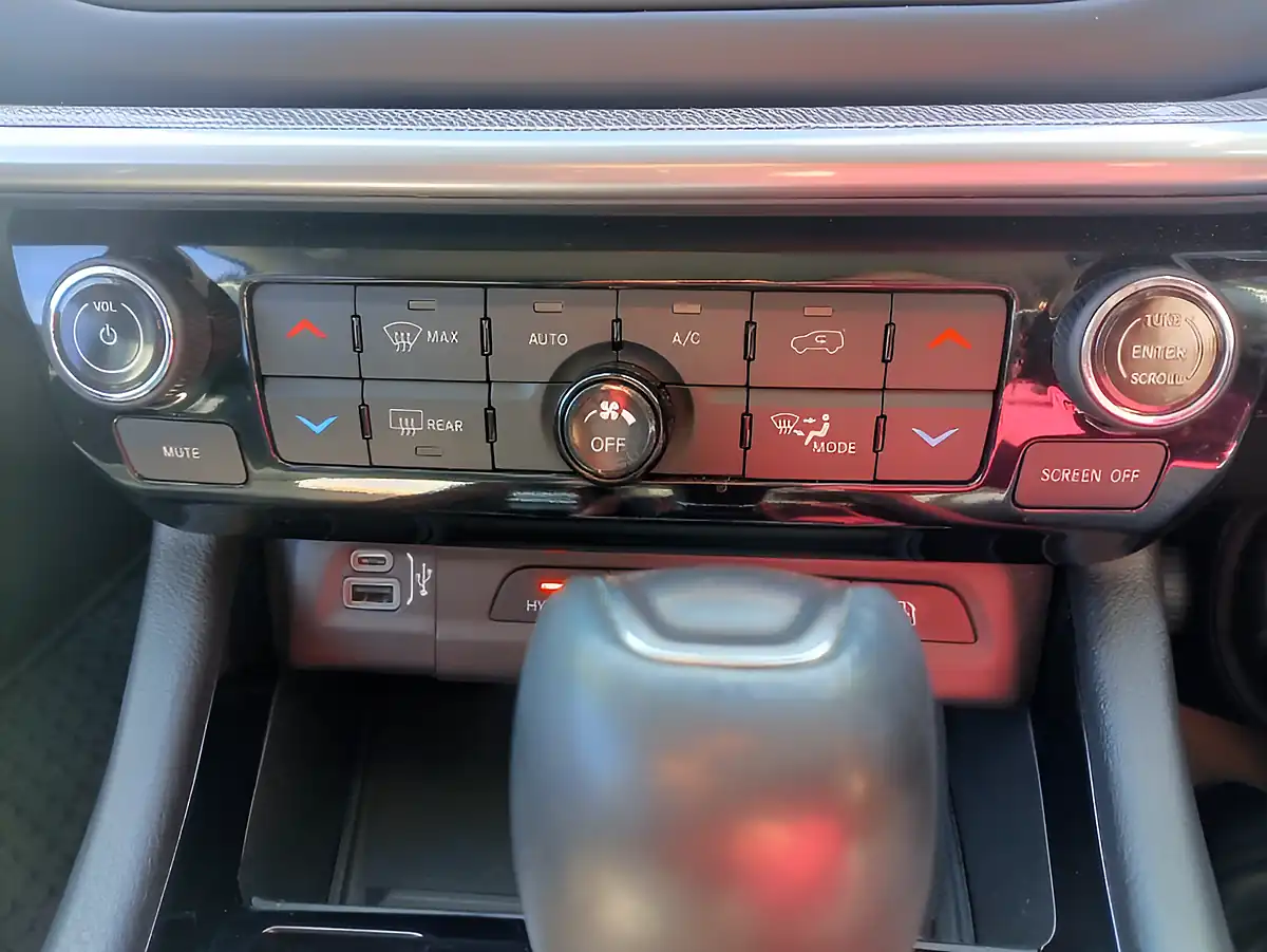 Used 2022 Jeep Compass S White - Interior and Exterior details 10