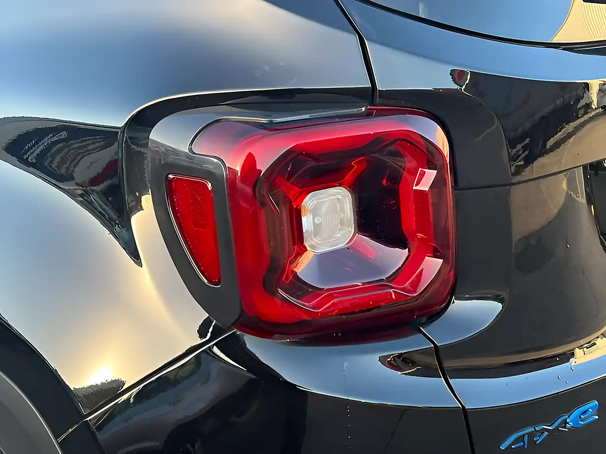 Used 2022 Jeep Renegade S Black - Interior and Exterior details 17