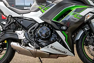 Used 2022 Kawasaki EX650 Ninja White - Interior and Exterior details 11