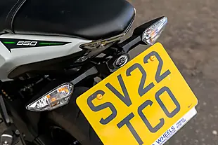 Used 2022 Kawasaki EX650 Ninja White - Interior and Exterior details 13