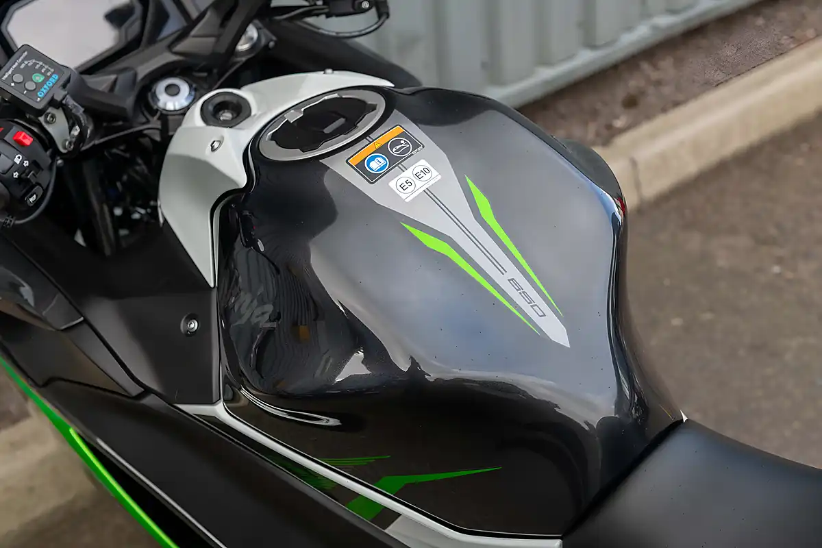 Used 2022 Kawasaki EX650 Ninja White - Interior and Exterior details 14