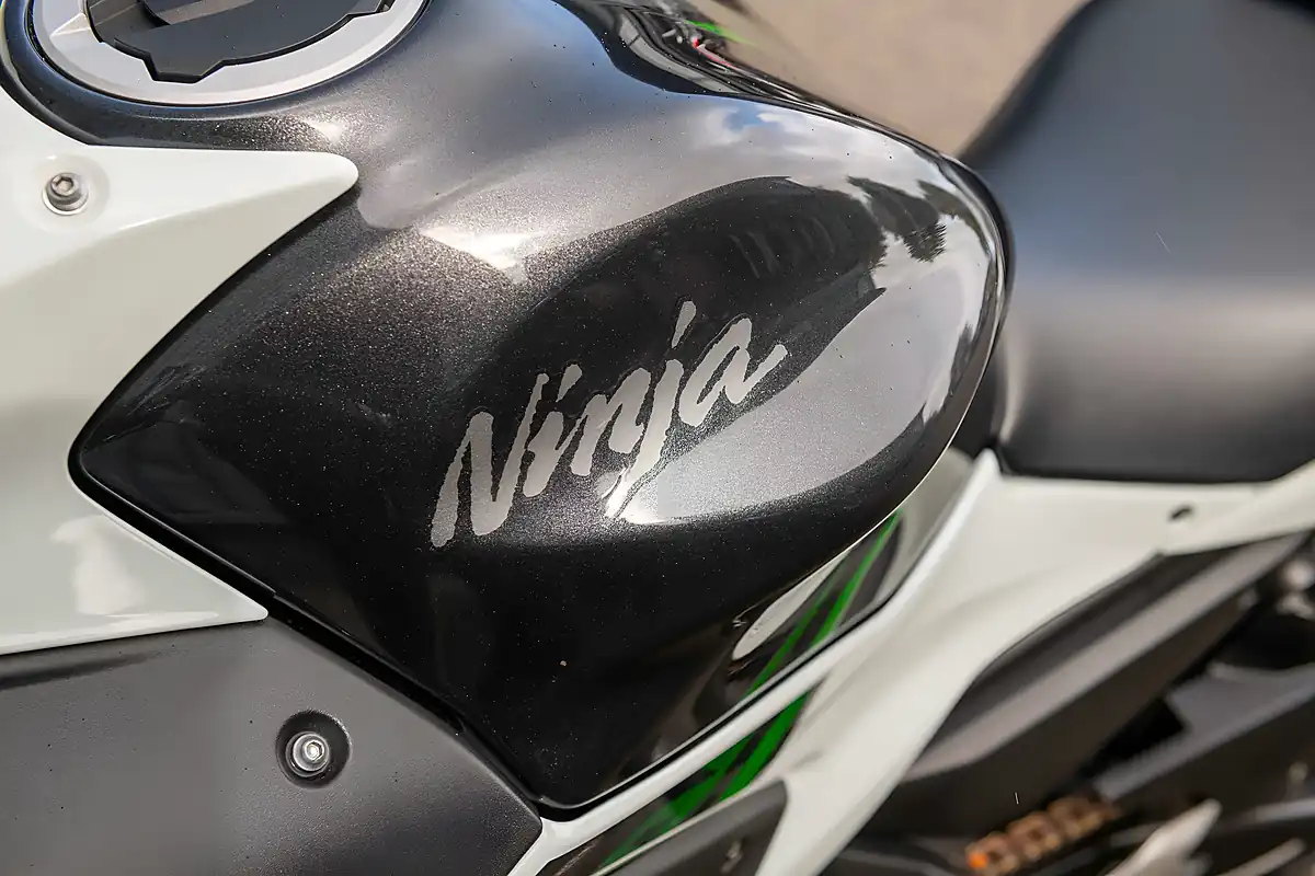 Used 2022 Kawasaki EX650 Ninja White - Interior and Exterior details 20