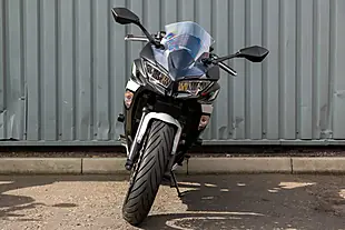 Used 2022 Kawasaki EX650 Ninja White - Interior and Exterior details 3