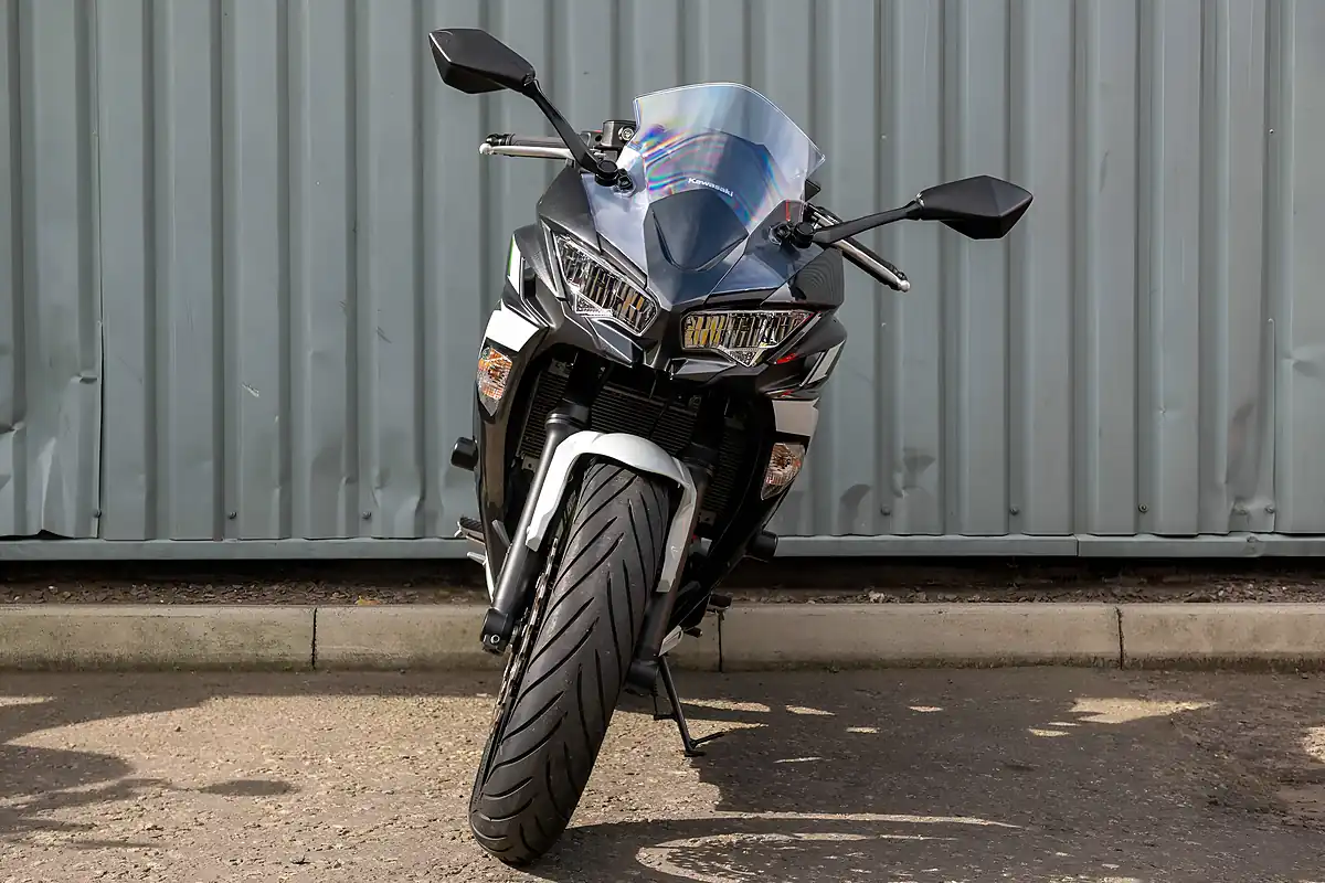 Used 2022 Kawasaki EX650 Ninja White - Interior and Exterior details 3