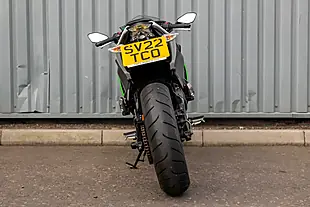Used 2022 Kawasaki EX650 Ninja White - Interior and Exterior details 6