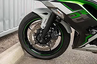 Used 2022 Kawasaki EX650 Ninja White - Interior and Exterior details 8
