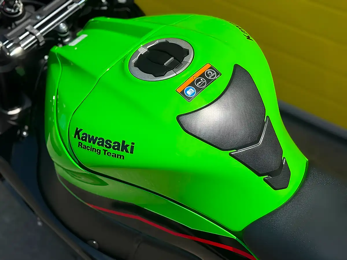 Used 2022 Kawasaki Ninja ZX-10R Krt Edition Green - Interior and Exterior details 10