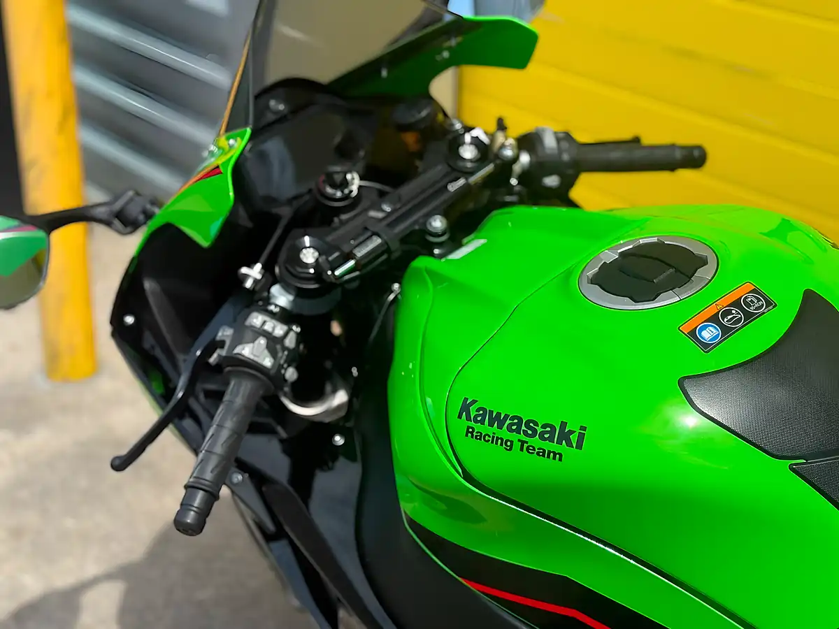 Used 2022 Kawasaki Ninja ZX-10R Krt Edition Green - Interior and Exterior details 11